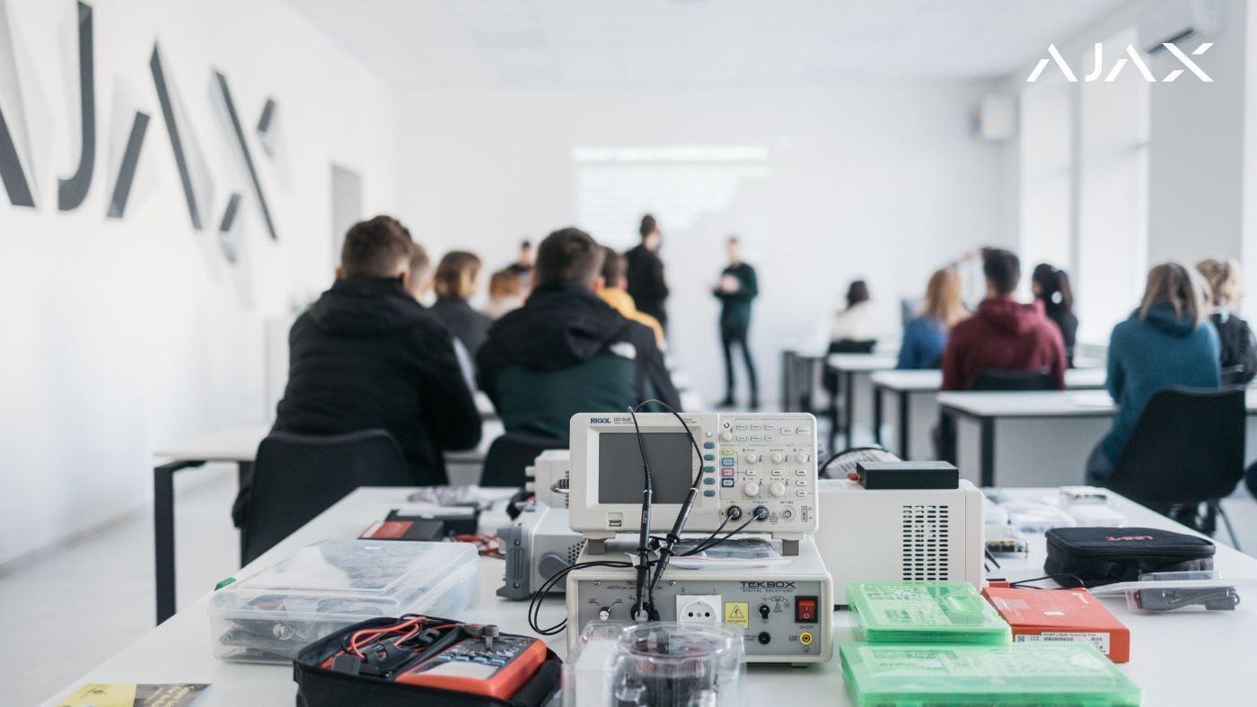 Ajax Systems a équipé un laboratoire de recherche pour la Faculté d'électronique de l'Institut polytechnique de Kyiv