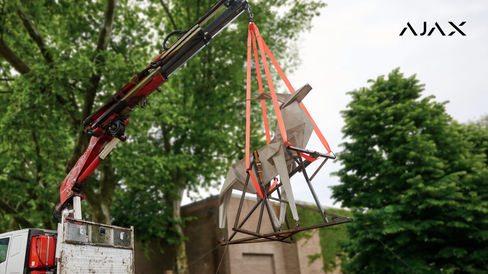 Ajax Systems protege la escultura «Origami Deer» en la Biennale Arte 2026