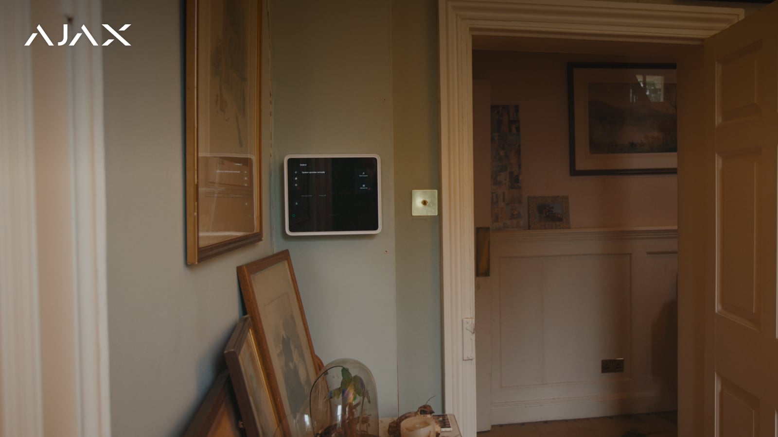 EN54 Fire Hub Jeweller control panel at the center of the entire system