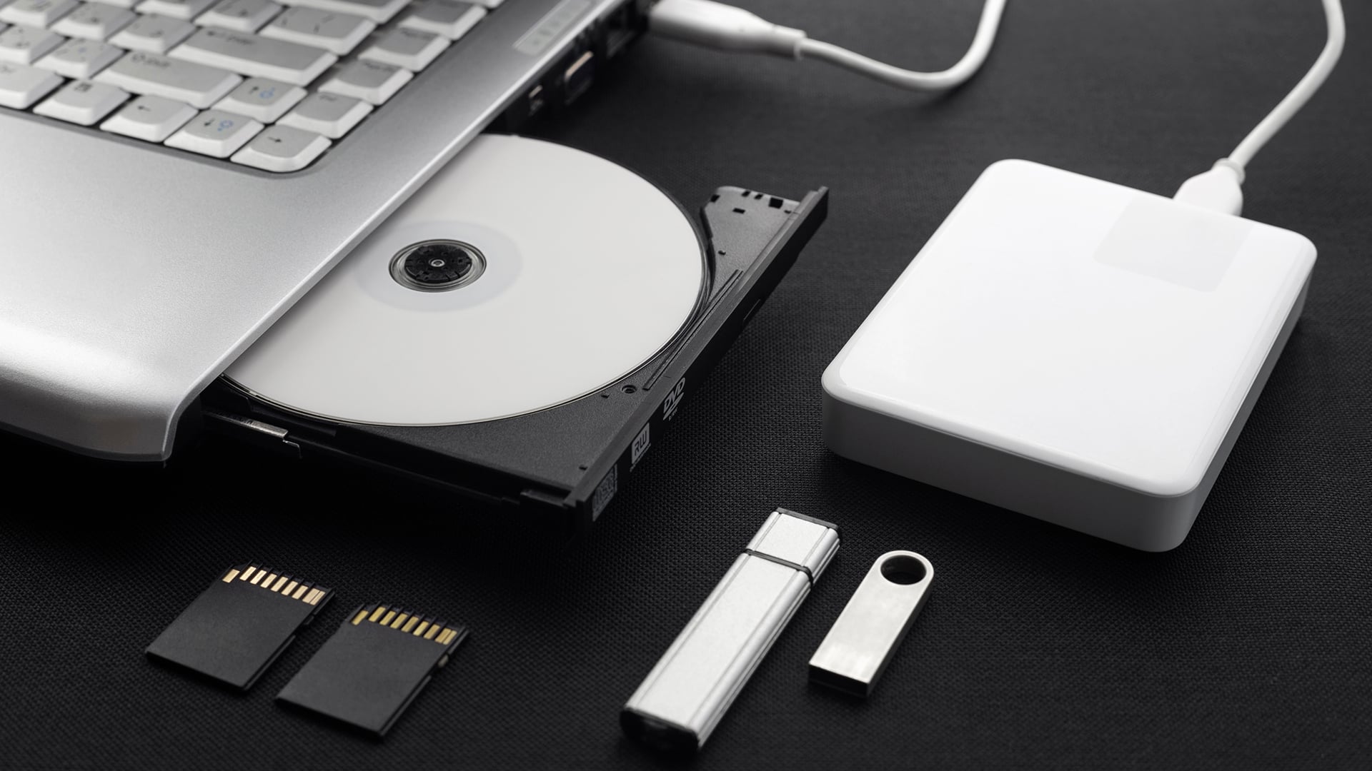 Де зберігаються записи з камер відеоспостереження?