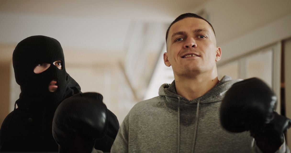 Video: Oleksandr Usyk e Ajax contro guai e malviventi